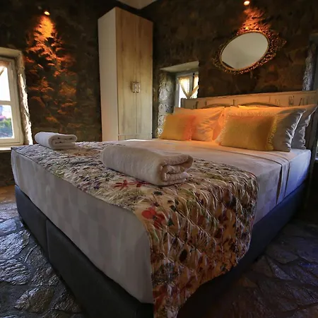 Bed & Breakfast Thales Butik *